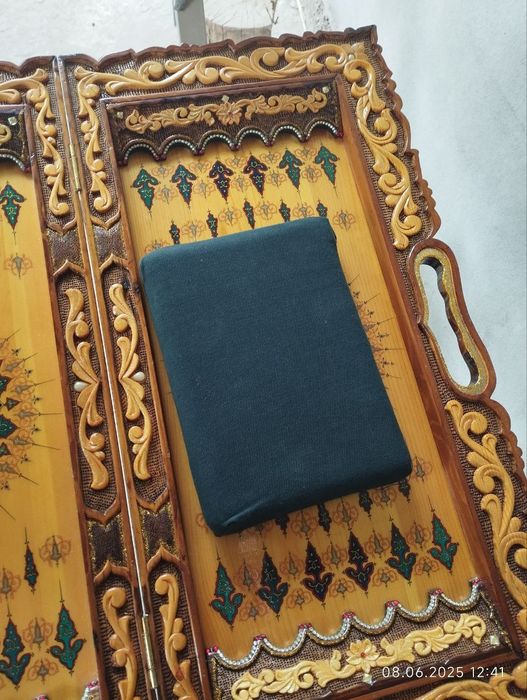 Сосна дарахтидан ясалган нарда.