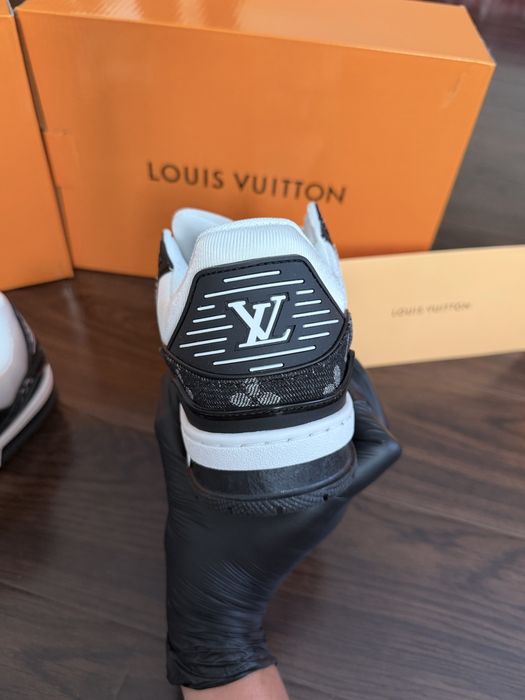 Louis Vuitton Trainer black