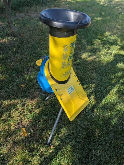 Tocator de mere , crengi , resturi vegetale - Gloria