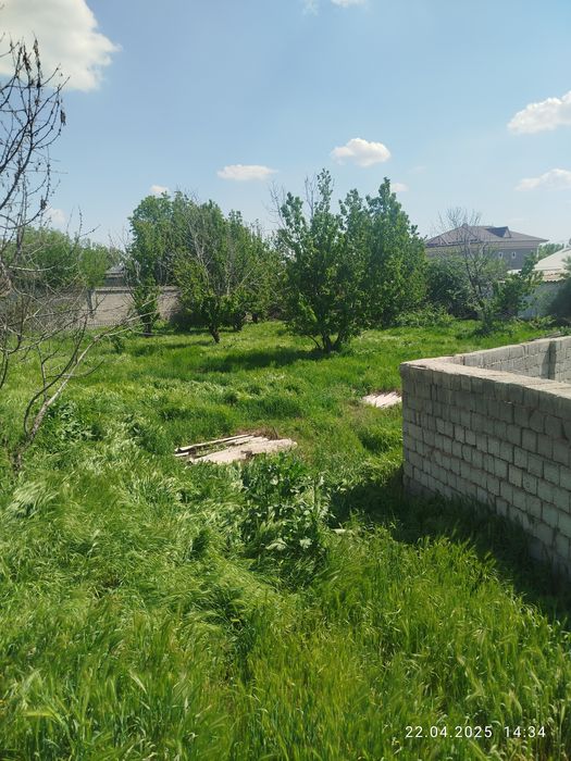 Участок   Назарбек 13соток кадастр есть,  сотка 11000$  газ свет вода.