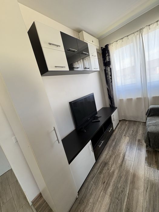 Mobila living alb cu begru lucios