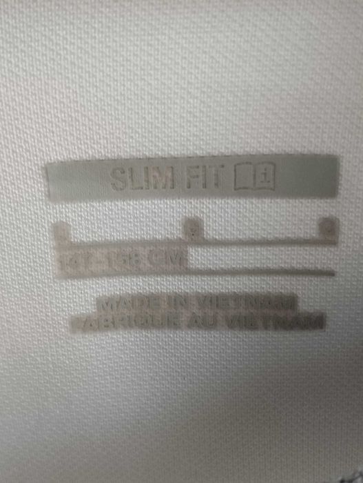 Nike детска тениска за ръст 147-158 . Перфектно състояние.