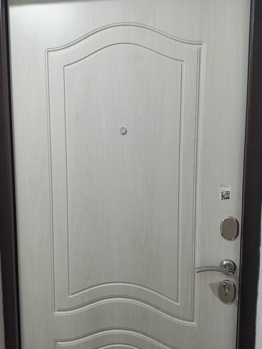 Продам дверь входную металлическую