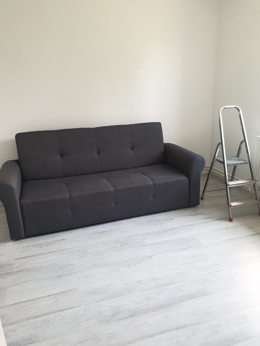 Ofer la închirie casă, curată, mobilată, două dormitoare, bucatarie, hol,