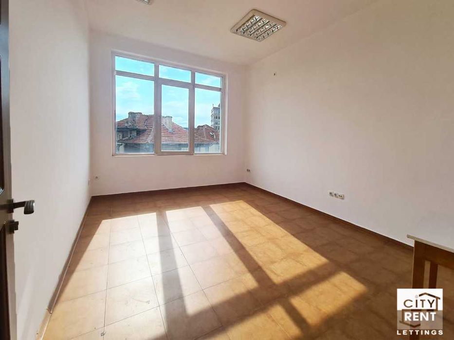 Дава се под наем Офис в Велико Търново, Център - 55 кв.м за 280 € - Снимка #2