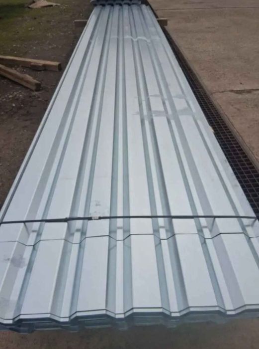 Vând tablă cutată 
Gri antracit 
6,10m lungime 
1,10m lățime 
0.40mm
2