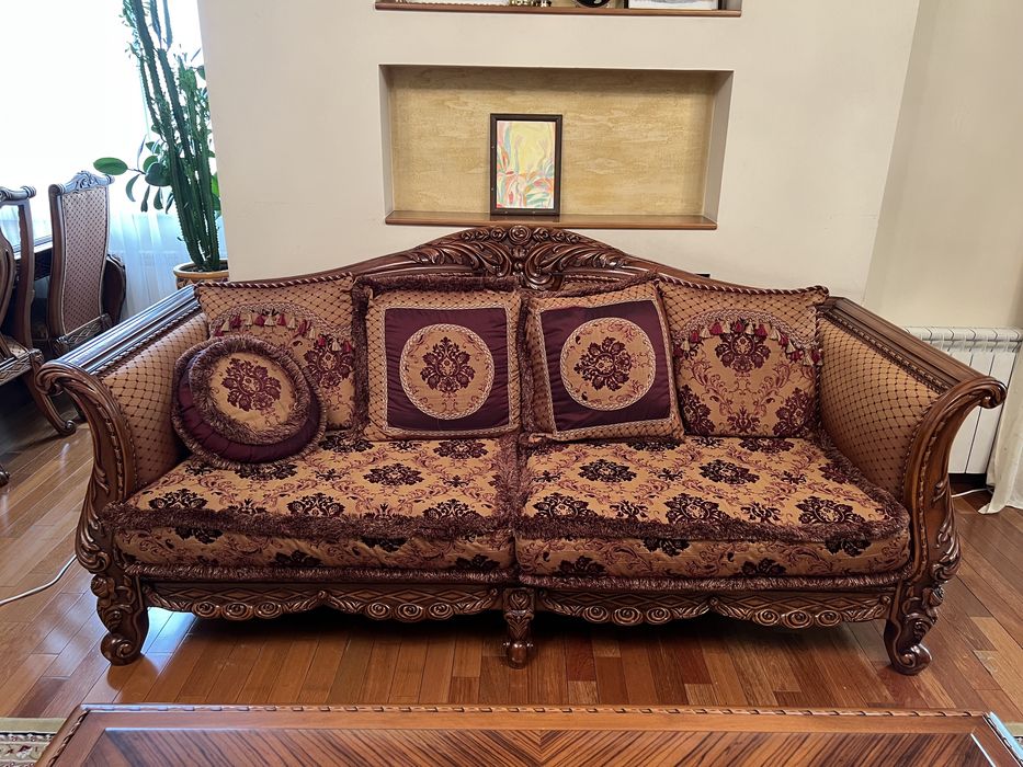 Деревянный гарнитур в гостиную