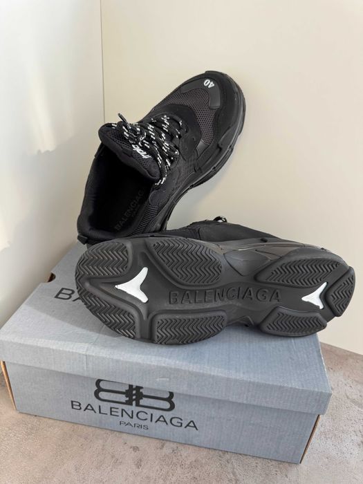 Adidași BALENCIAGA Triple S, Unisex, NOI - Cu Cutie / Accesorii