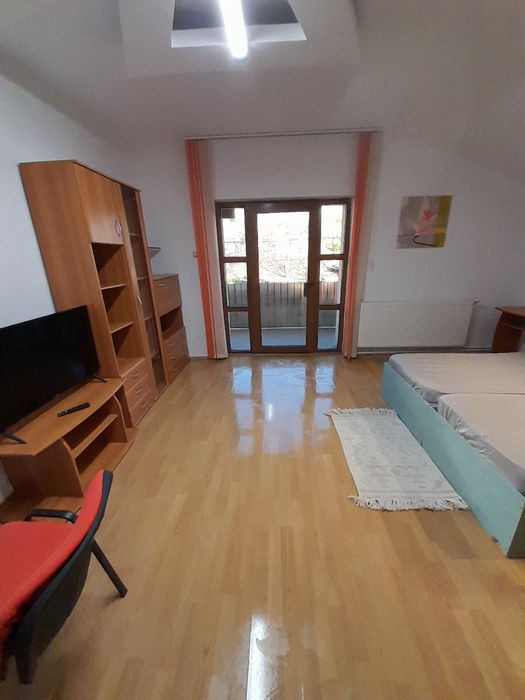Proprietar Ofer spre închiriere camera în vilă,centru,lângă Palas