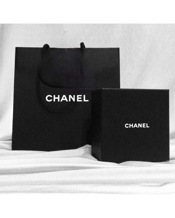 Подарочная коробка и пакет