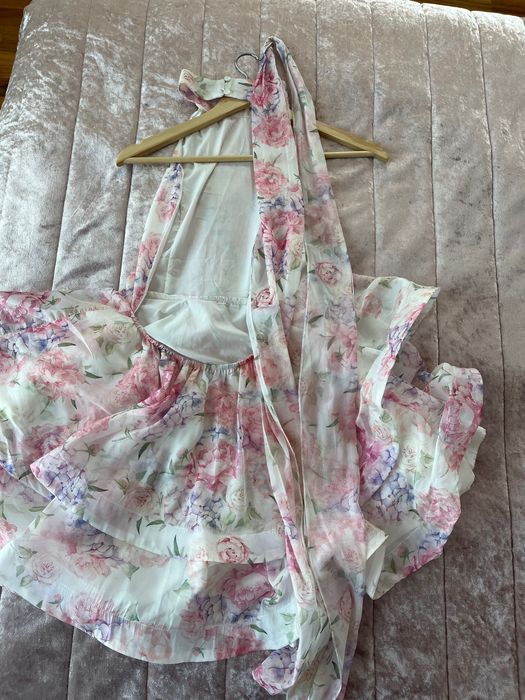 Модерна ефирна рокля с флорален принт