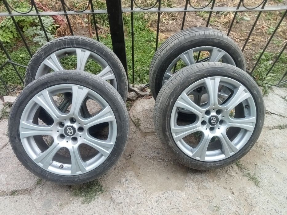 Продам титанки на тайота карина е