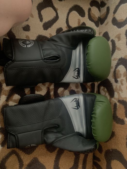 Перчатки для бокса venum