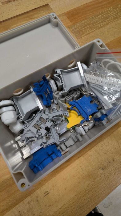 Cutie distributie impermeabila 15-pin UK2.5B DIN rail