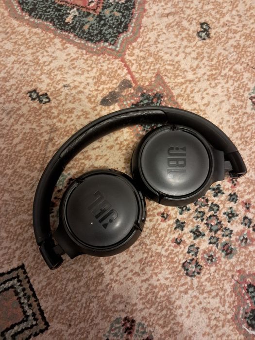 Căști Bluetooth JBL Tune 520BT – stare bună