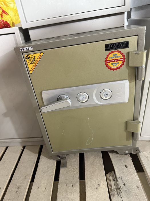 Сейфы металлические б/у