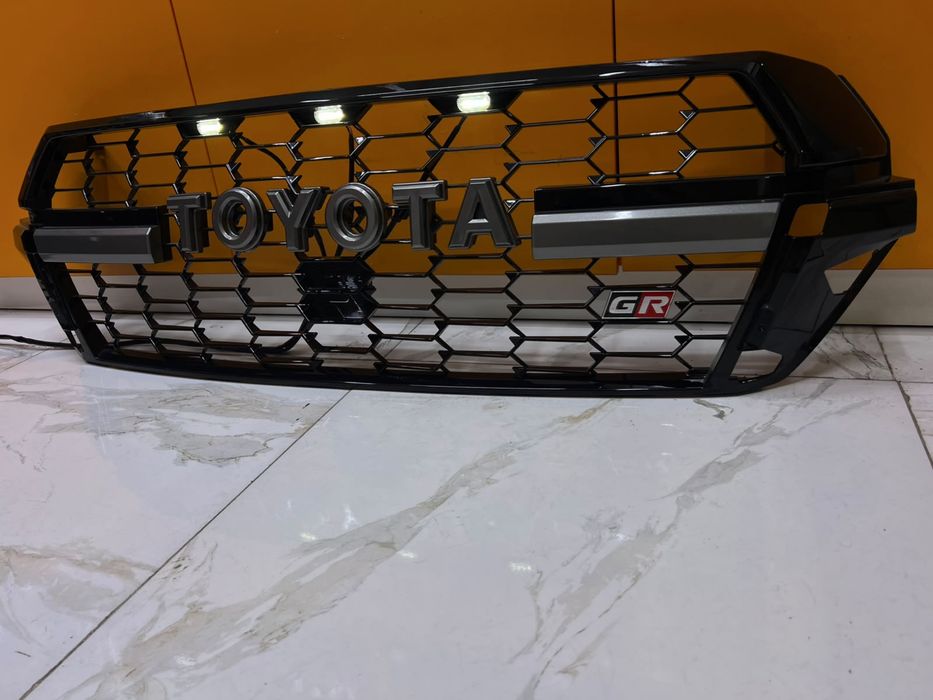 Решетка радиатора Land Cruiser 200 GR