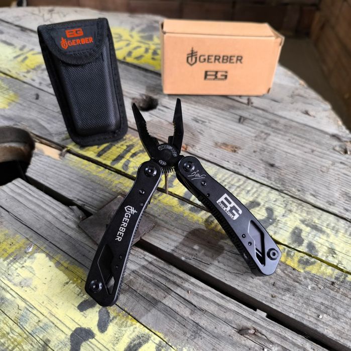 Мултифункционален швейцарски инструмент