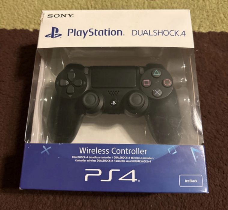 Vand maneta PS4 - doar testata