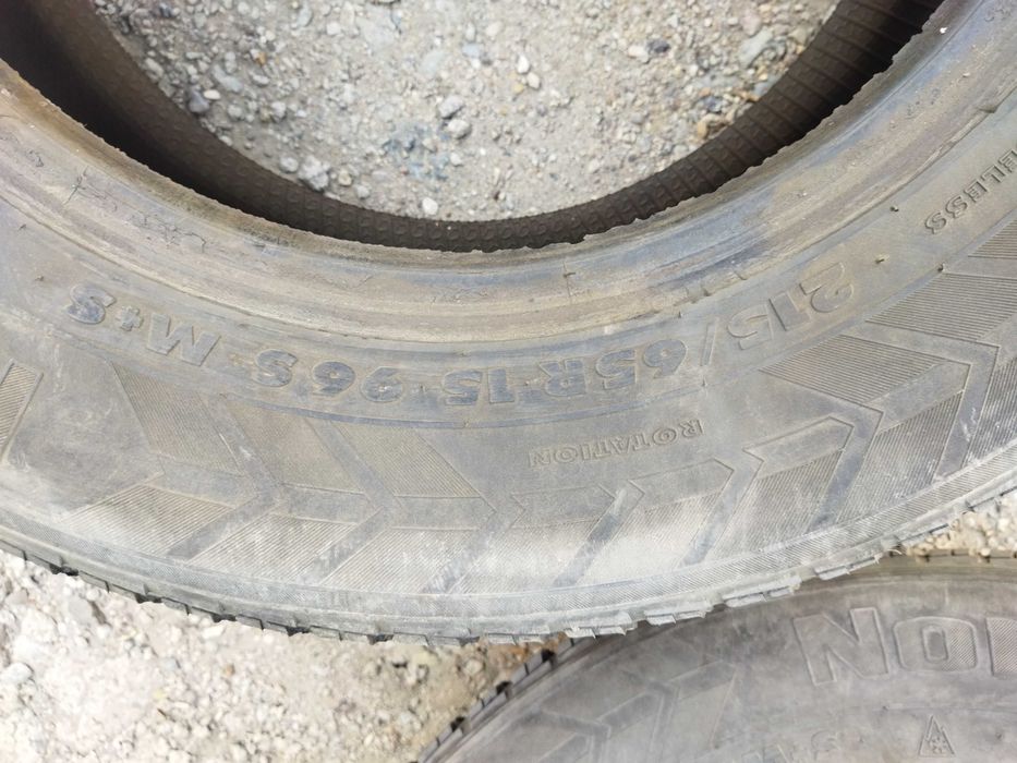 Продам шины зимние 215/65 15