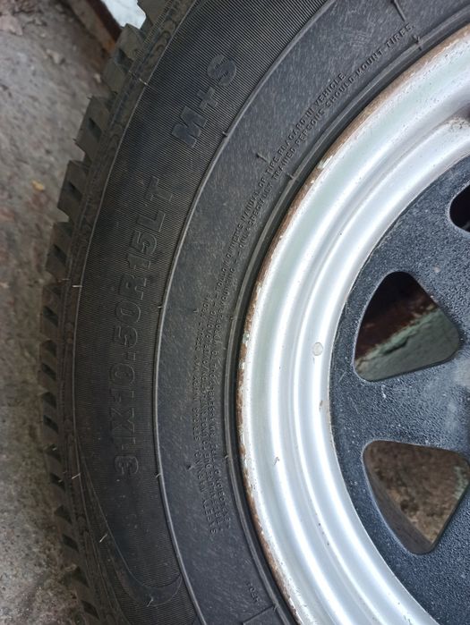 Продам диски с резиной на внедорожник.