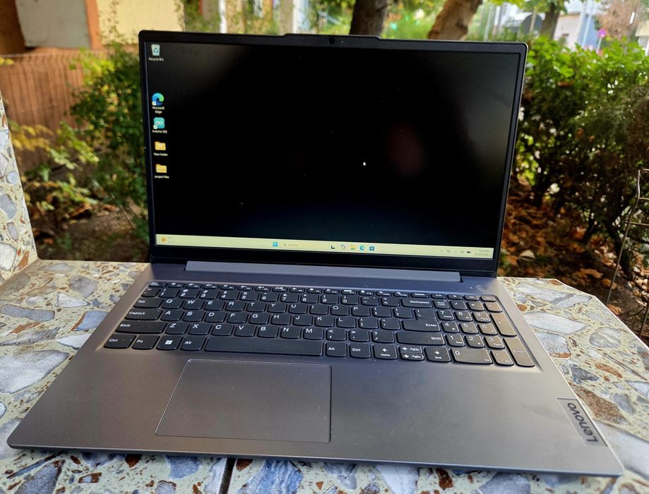 Lenovo amd ryzen 5 , ssd 512gb, 8gb ram