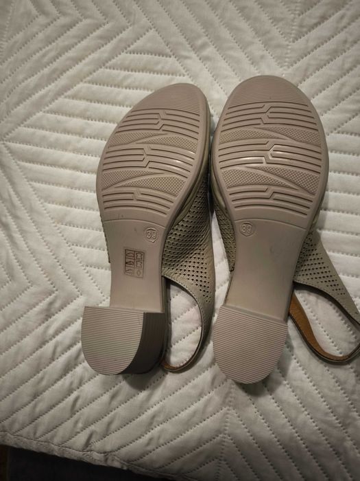 Нови летни обувки от естествена кожа