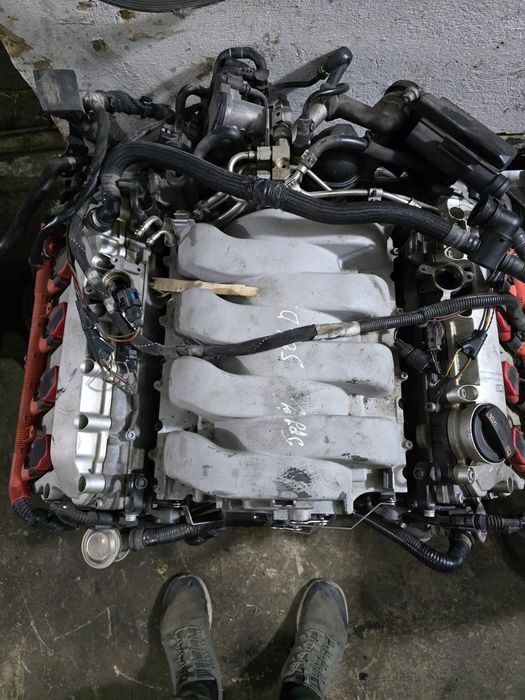 Двигатель на Ауди ку7  4.2 fsi