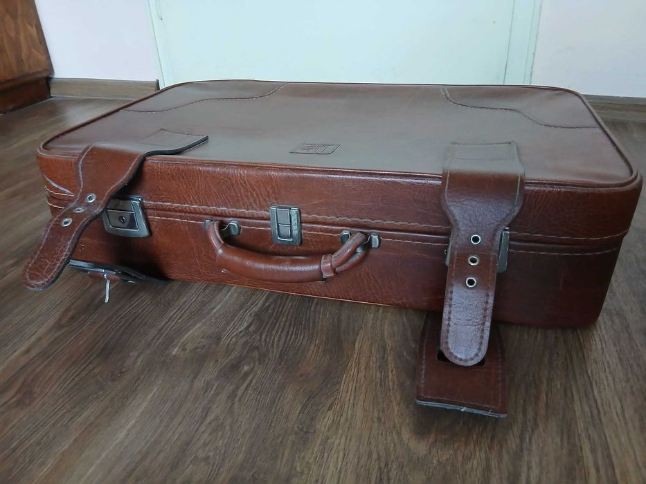 Ретро куфар с 3 закопчалки