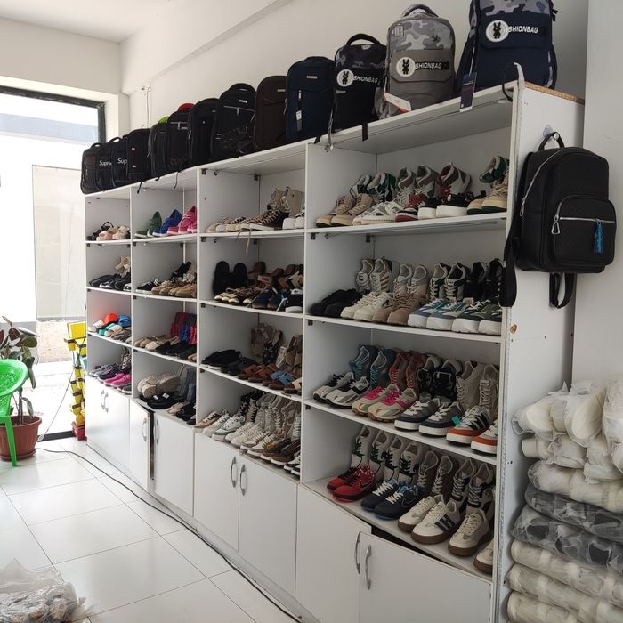 Srochniy Vitrina shkaf chiroqlari bn birga