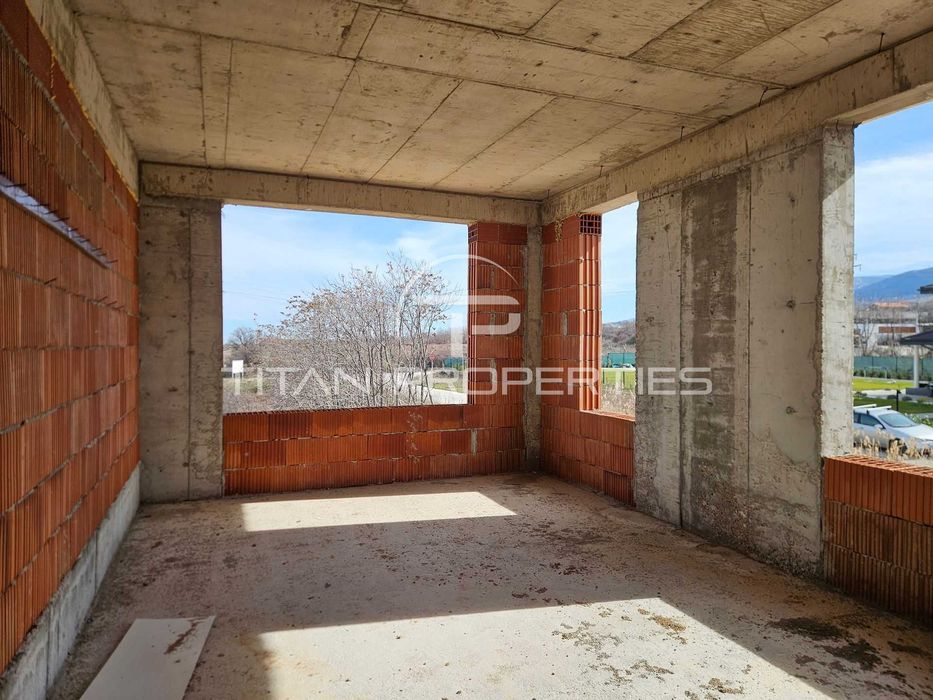 Двуетажна къща в Марково