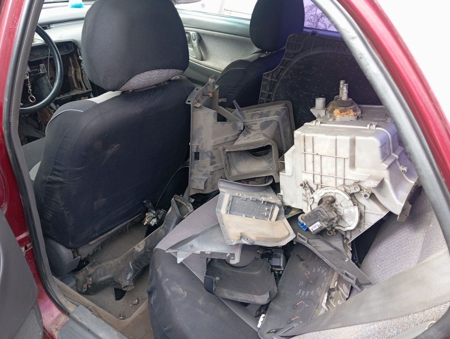 Продам Мазду по запчастям