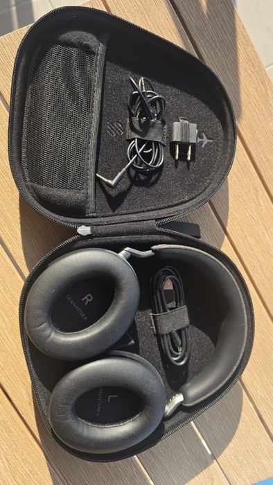 Casti Sennheiser Momentum 4 wireless