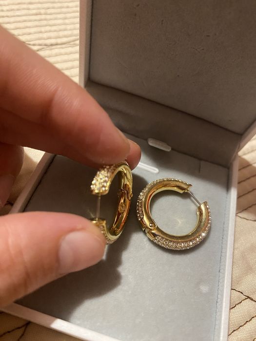 cercei  swarovski   dextera  stare foarte buna