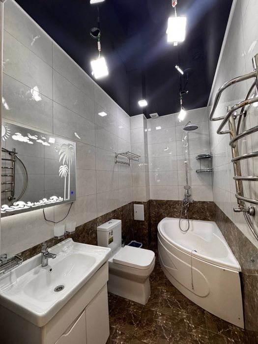 2 xonali kvartira sotiladi. 1 - qavatda. Vokzal Qizil domda