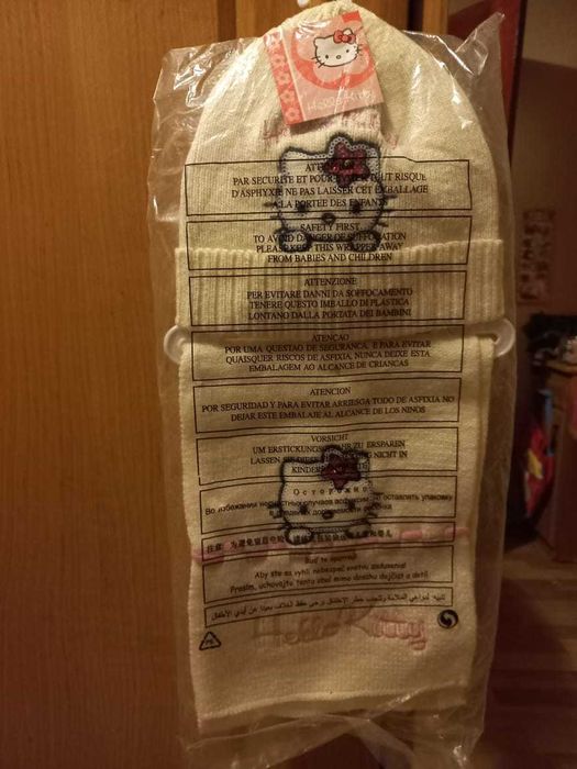 Новый  набор шарф и шапочка Hello Kitty