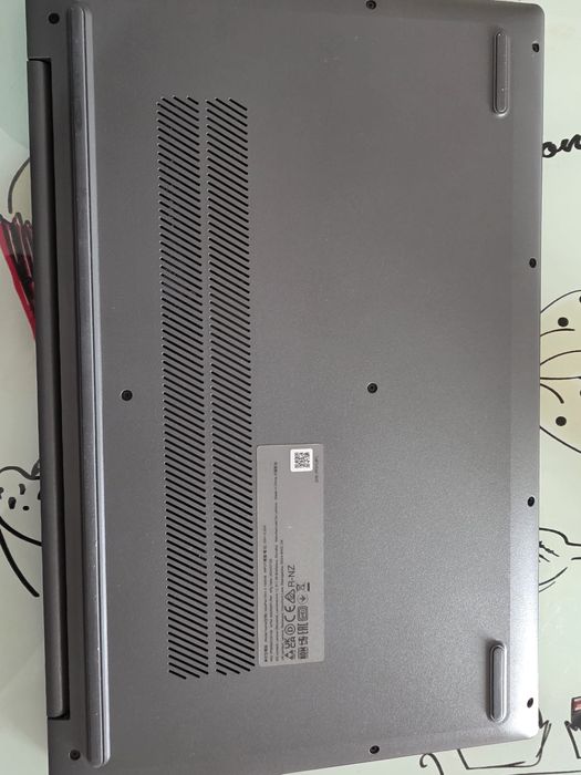 Laptop folosit doar 2luni,cu garanție 3ani