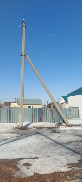 Бетонные столбы с опорами