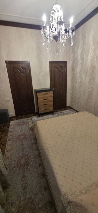 Уз ховлимми сотвомман, 7 сотих, 12 хона, 2 уйдан иборат.