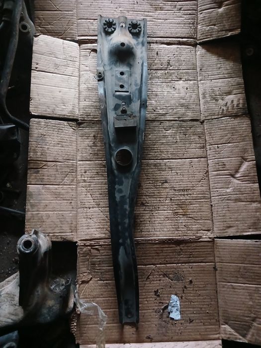 Лыжа Мазда 323 на 2000г