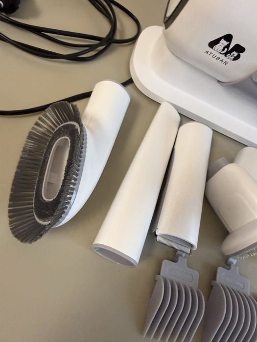 Pet grooming kit and vacuum