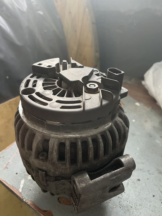 Продам генератор от мерс 211