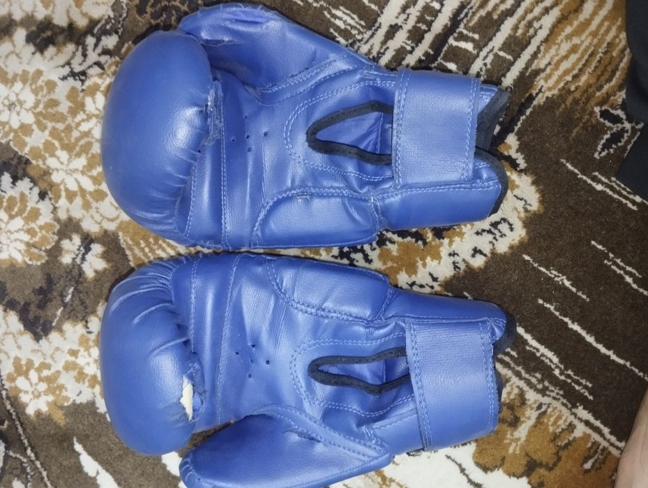 Боксерские перчатки