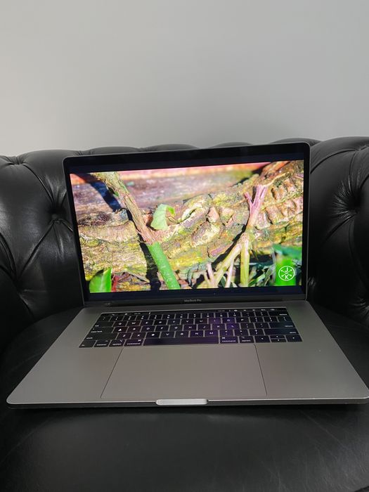 MacBook Pro 14-inch/ Intel Core i7 / 16 Gb RAM / 512 Gb/Space Gray/Bun