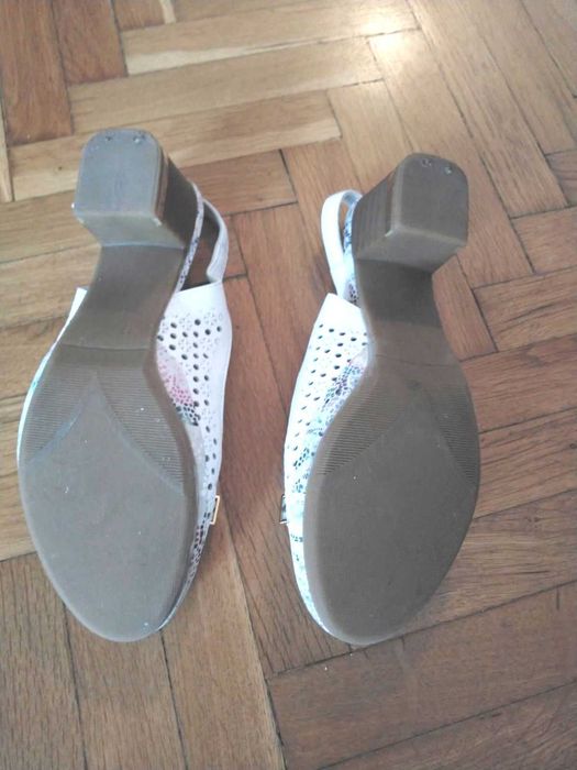Сандали на българската фирма Магнолия. Номер 37.