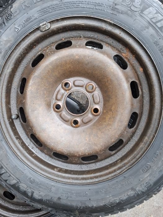 Vand 4 roti R 15 ford focus focus 2 merg si pe facelift au anvelope