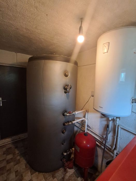 Vând centrala pe combustibil solid, puffer, boiler, pompa, vas expansiune