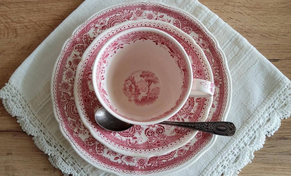 Villeroy & Boch,серия Burgulend/ 4 сета

Чаша само с подложна чинийка