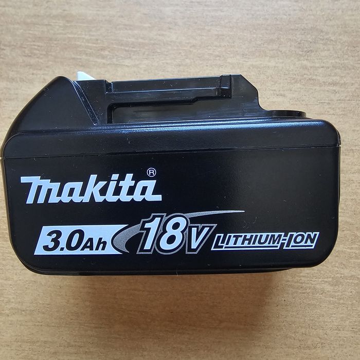 Masina gaurit/însurubat cu percutie Makita DHP 453