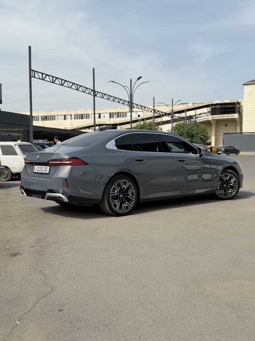 Arenda(nasiya savdo)BMW i5 40Long probeg 21.500 elektr 2024-yil